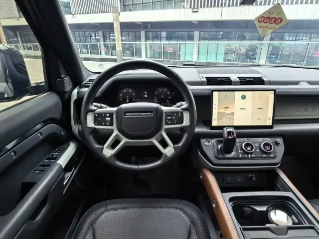 Land Rover Defender — Фото автомобиля 5