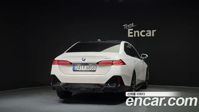 BMW 5-Series — Фото автомобиля 4