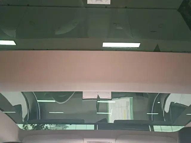 Tesla Model 3 — Фото автомобиля 17