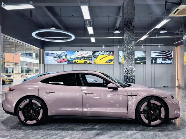 Porsche Taycan — Фото автомобиля 4