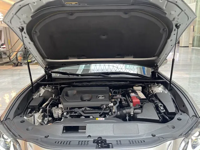 Lexus ES — Фото автомобиля 14