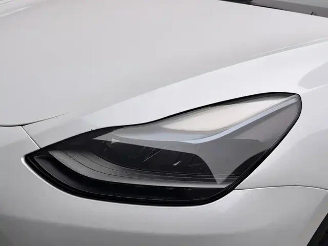 Tesla Model Y — Фото автомобиля 7