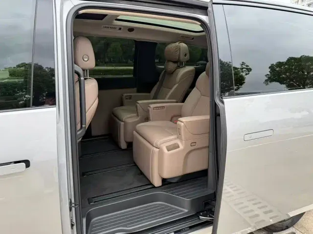 Li Auto MEGA — Фото автомобиля 4