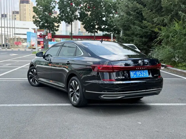 Volkswagen Passat — Фото автомобиля 6