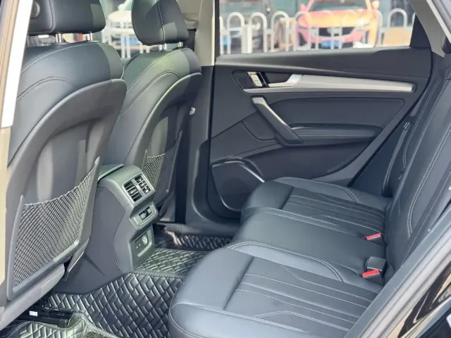 Audi Q5L — Фото автомобиля 11