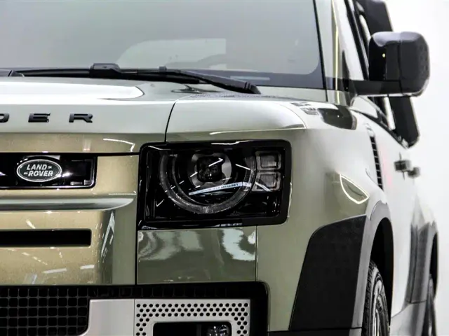 Land Rover Defender — Фото автомобиля 10
