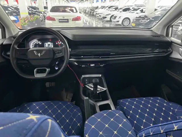 Wuling Jiachen — Фото автомобиля 10