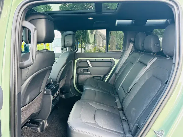 Land Rover Defender — Фото автомобиля 9