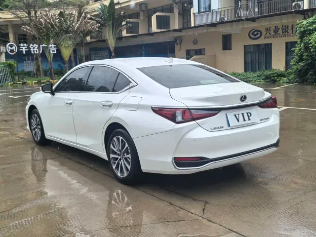 Lexus ES — Фото автомобиля 5