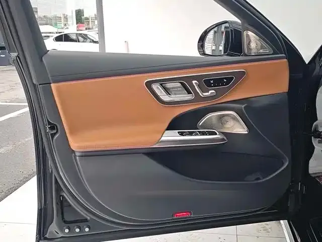Mercedes-Benz E-Class — Фото автомобиля 12
