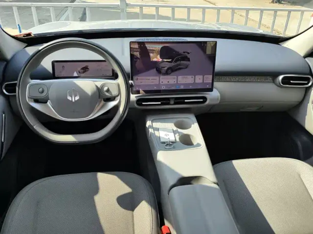 Leapmotor A10 — Фото автомобиля 12
