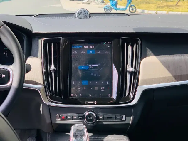 Volvo S90 — Фото автомобиля 16