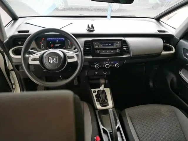 Honda Fit — Фото автомобиля 9