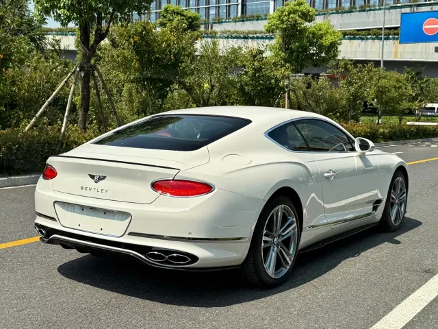 Bentley Continental — Фото автомобиля 6