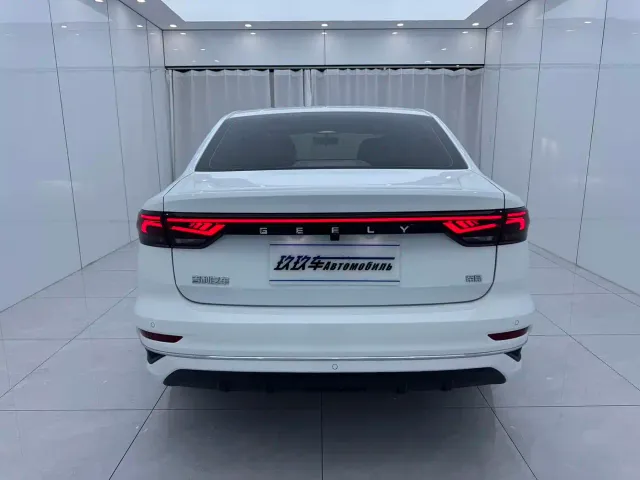 Geely Emgrand — Фото автомобиля 6