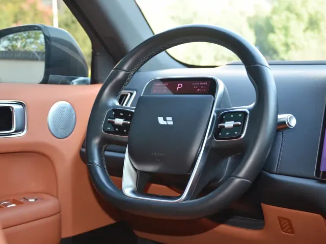 Li Auto L6 — Фото автомобиля 18