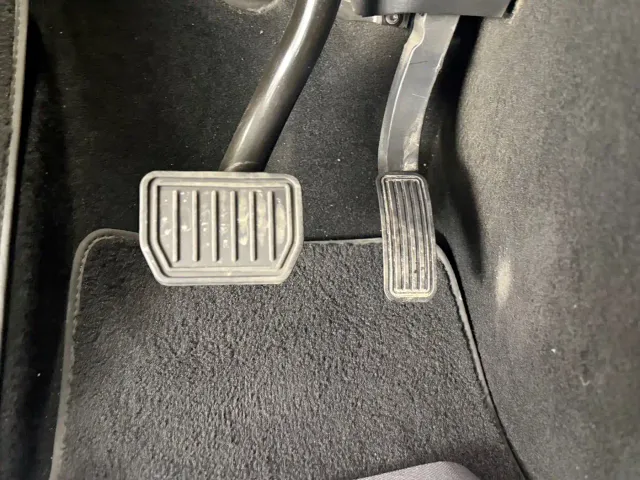 Tesla Model Y — Фото автомобиля 12