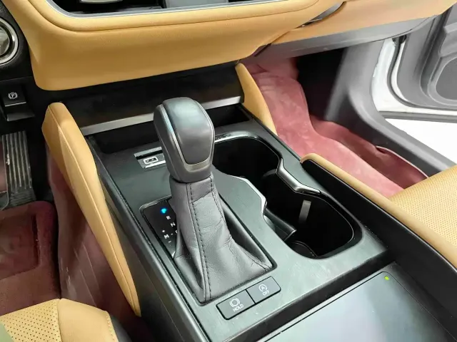 Lexus ES — Фото автомобиля 14