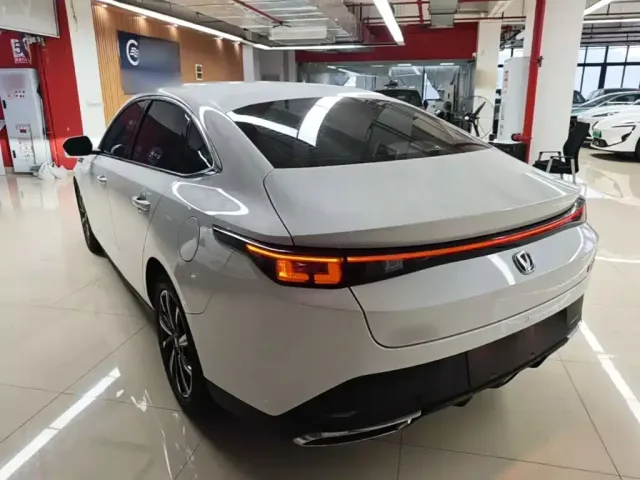 Changan Eado — Фото автомобиля 4