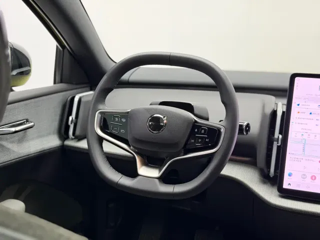 Volvo EX30 — Фото автомобиля 16