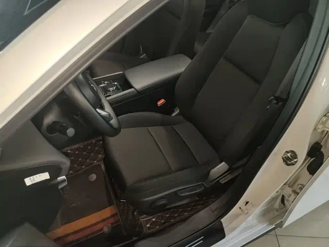 Mazda Axela — Фото автомобиля 14