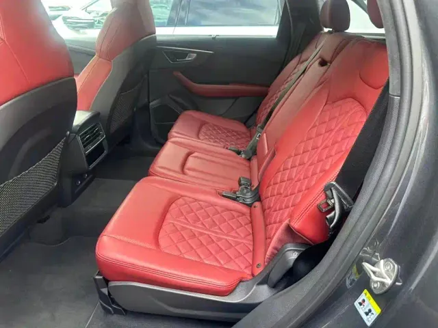Audi SQ7 — Фото автомобиля 7