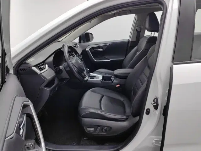 Toyota RAV4 — Фото автомобиля 10