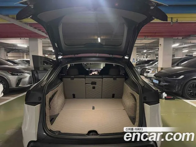Tesla Model Y — Фото автомобиля 4