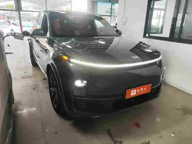 Li Auto L8 — Фото автомобиля 2