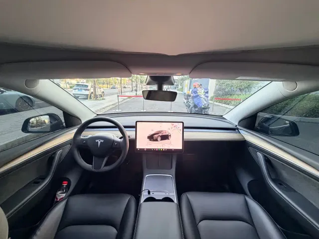Tesla Model Y — Фото автомобиля 9