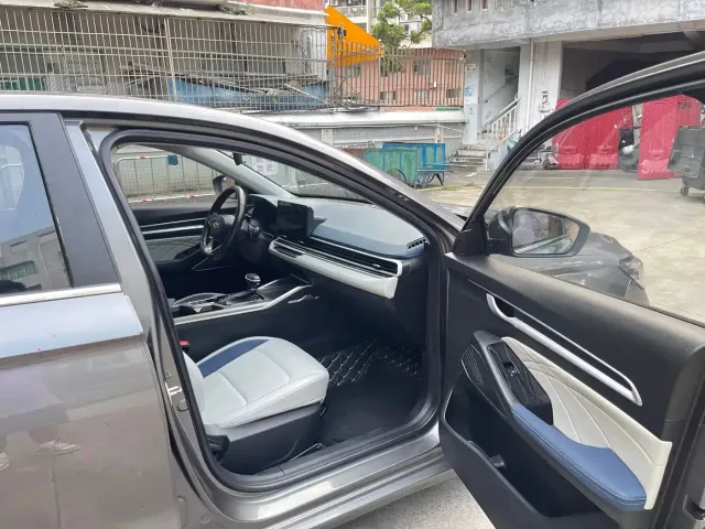 Geely Emgrand — Фото автомобиля 17