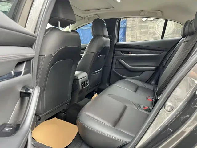 Mazda Axela — Фото автомобиля 16