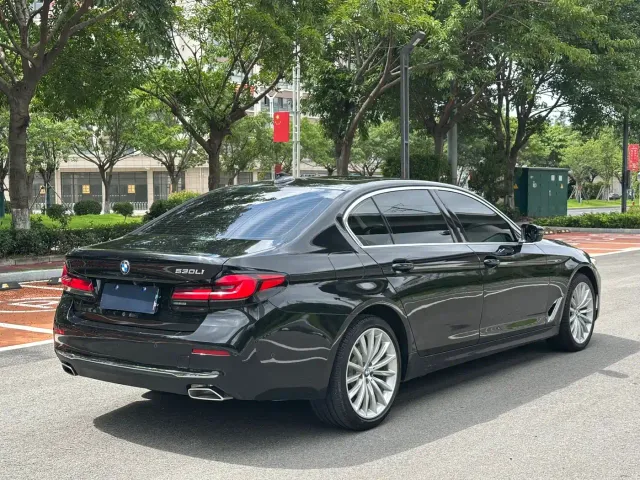 BMW 5 Series — Фото автомобиля 7