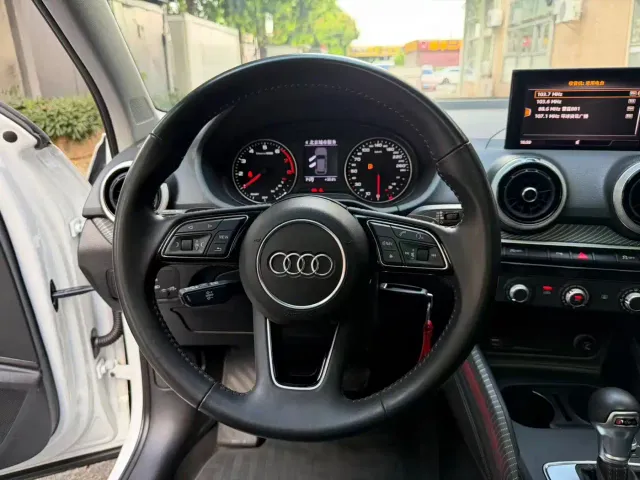 Audi Q2L — Фото автомобиля 12