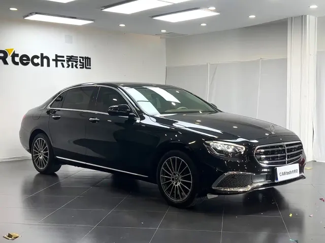 Mercedes-Benz E-Class — Фото автомобиля 3