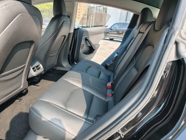 Tesla Model 3 — Фото автомобиля 13