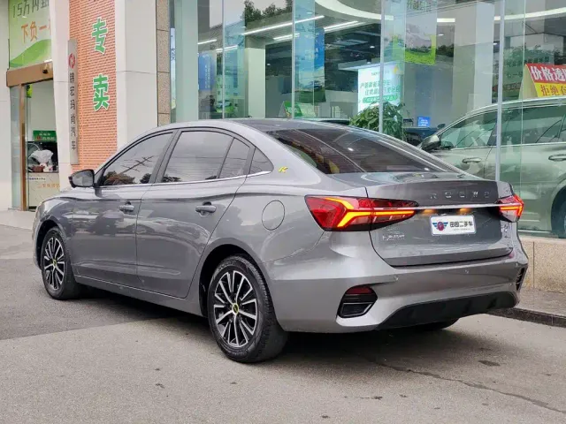 Roewe i5 — Фото автомобиля 4