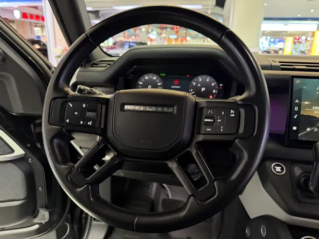 Land Rover Defender — Фото автомобиля 12