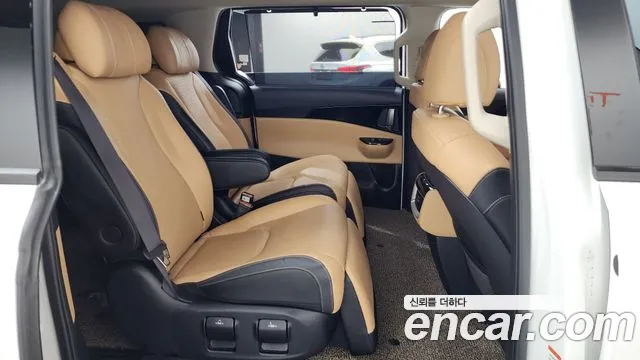 Kia Carnival Generation 4 — Фото автомобиля 17
