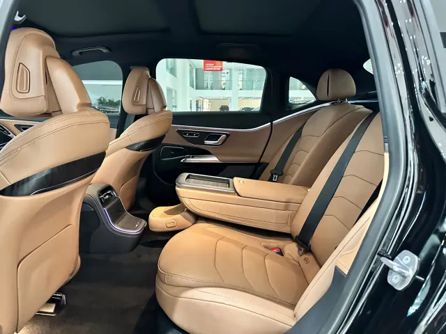 Mercedes-Benz E-Class — Фото автомобиля 6
