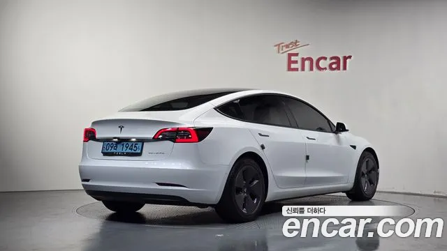 Фотография автомобиля — Tesla Model 3