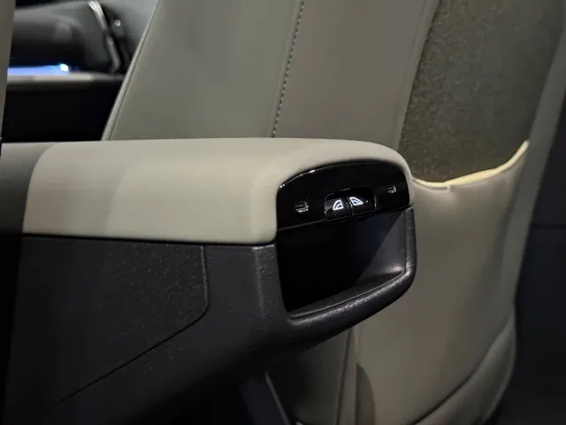 Volvo EX30 — Фото автомобиля 13