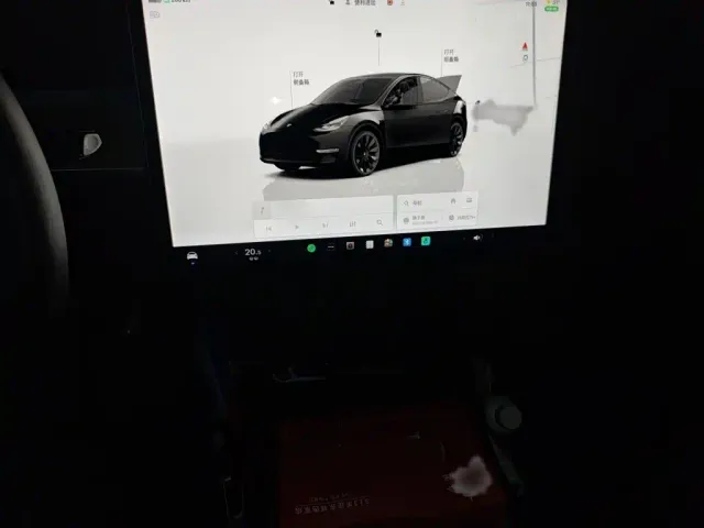 Tesla Model Y — Фото автомобиля 5
