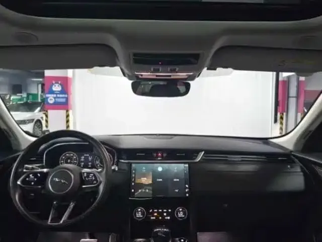 Jaguar F-Pace — Фото автомобиля 3