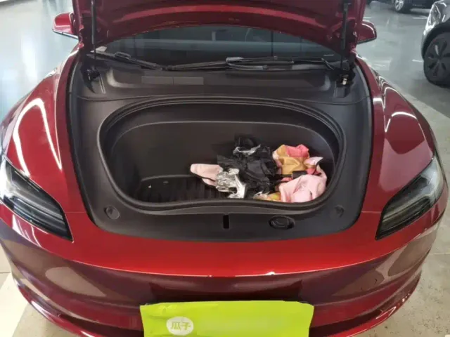 Tesla Model 3 — Фото автомобиля 19