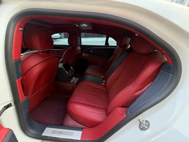 Bentley Flying Spur — Фото автомобиля 8