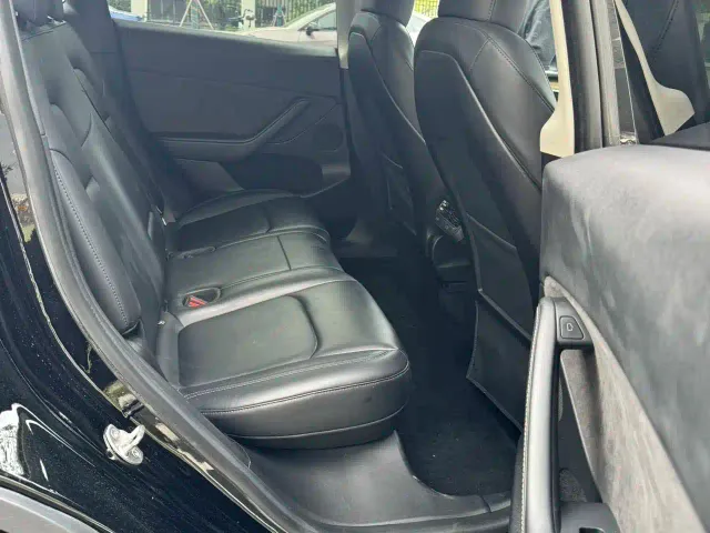 Tesla Model Y — Фото автомобиля 9