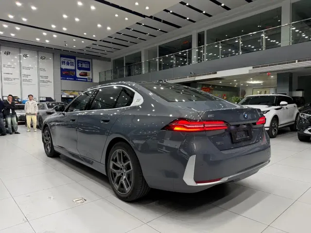 BMW i5 — Фото автомобиля 4
