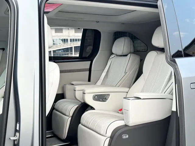 Xpeng X9 — Фото автомобиля 18