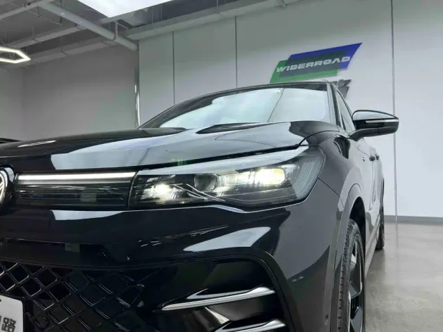 Volkswagen Tiguan L — Фото автомобиля 9
